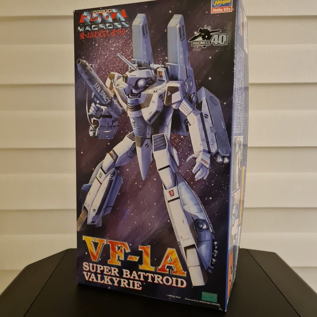 Hasegawa Macross VF-1A Super Battroid Valkyrie 1/72 scale model kit.