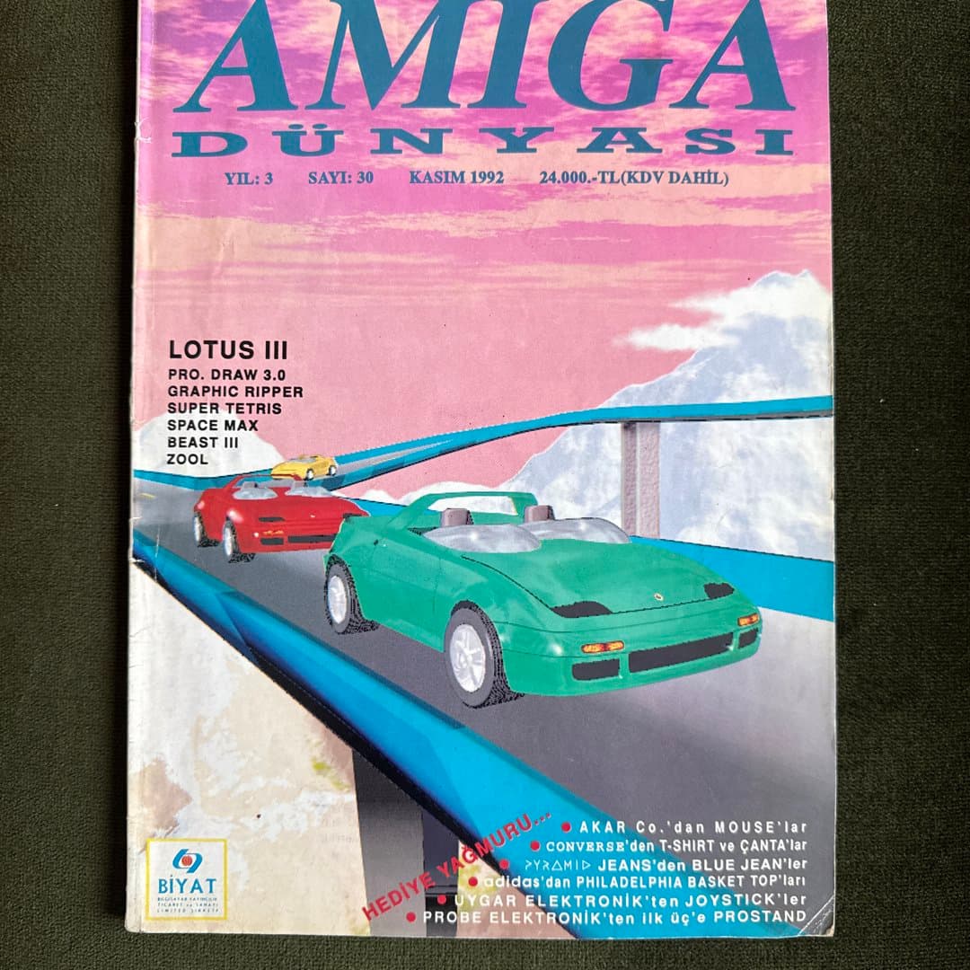 Amiga Dünyası magazine, November 1992 issue featuring Lotus III game.