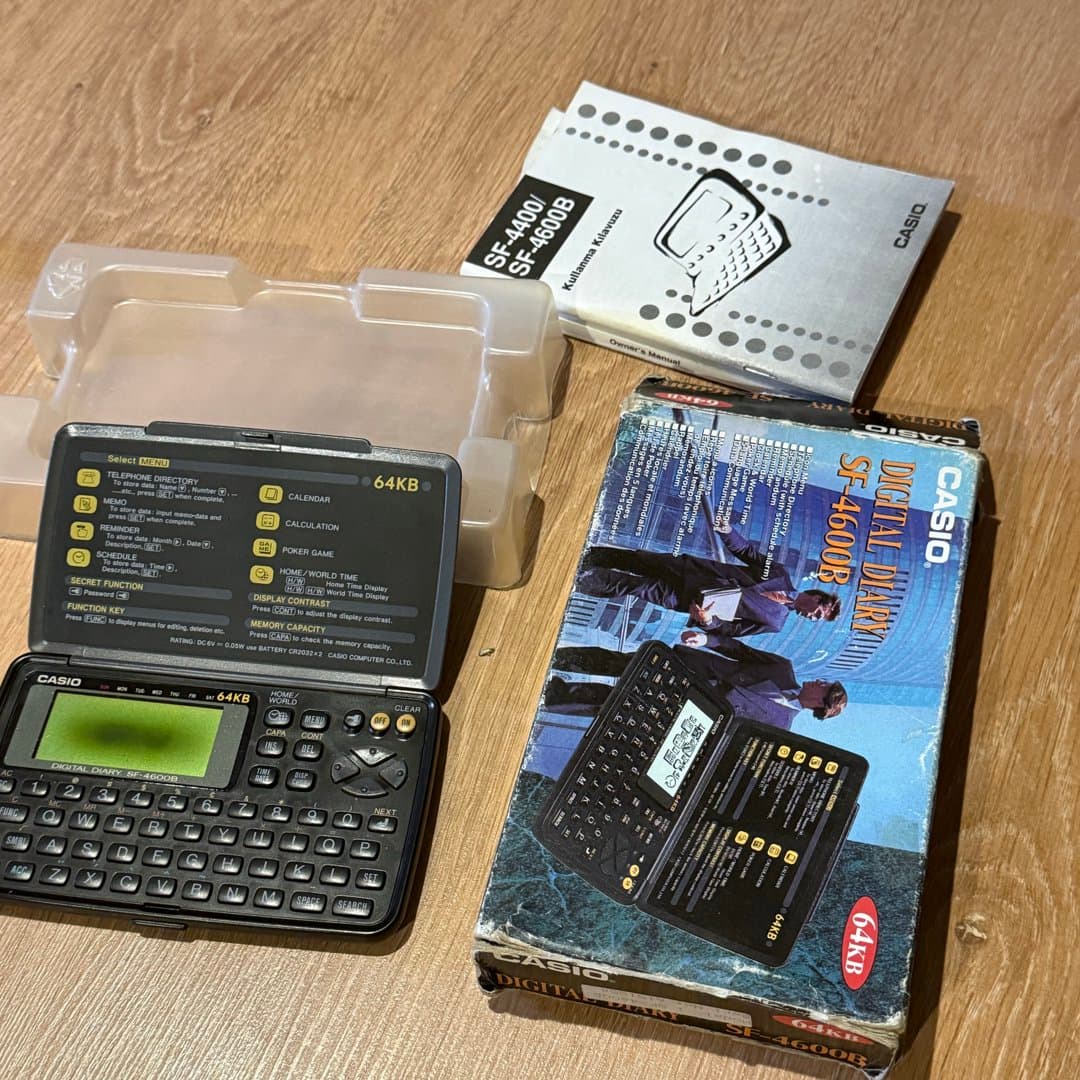 Vintage Casio Digital Diary SF-4600B electronic organizer with 64KB memory. - Photo 1