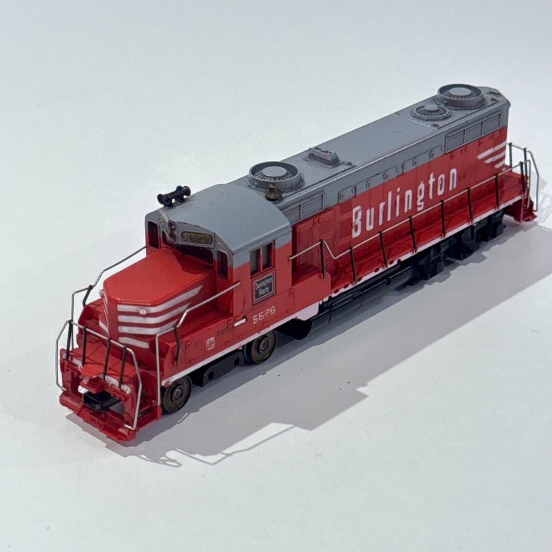 Red and gray Burlington Route Tyco model train locomotive, number 5628.
