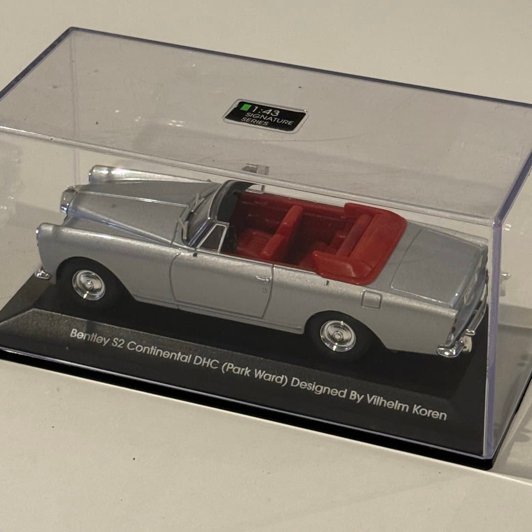 1:43 scale model of a silver Bentley S2 Continental DHC convertible with red interior. - Photo 1
