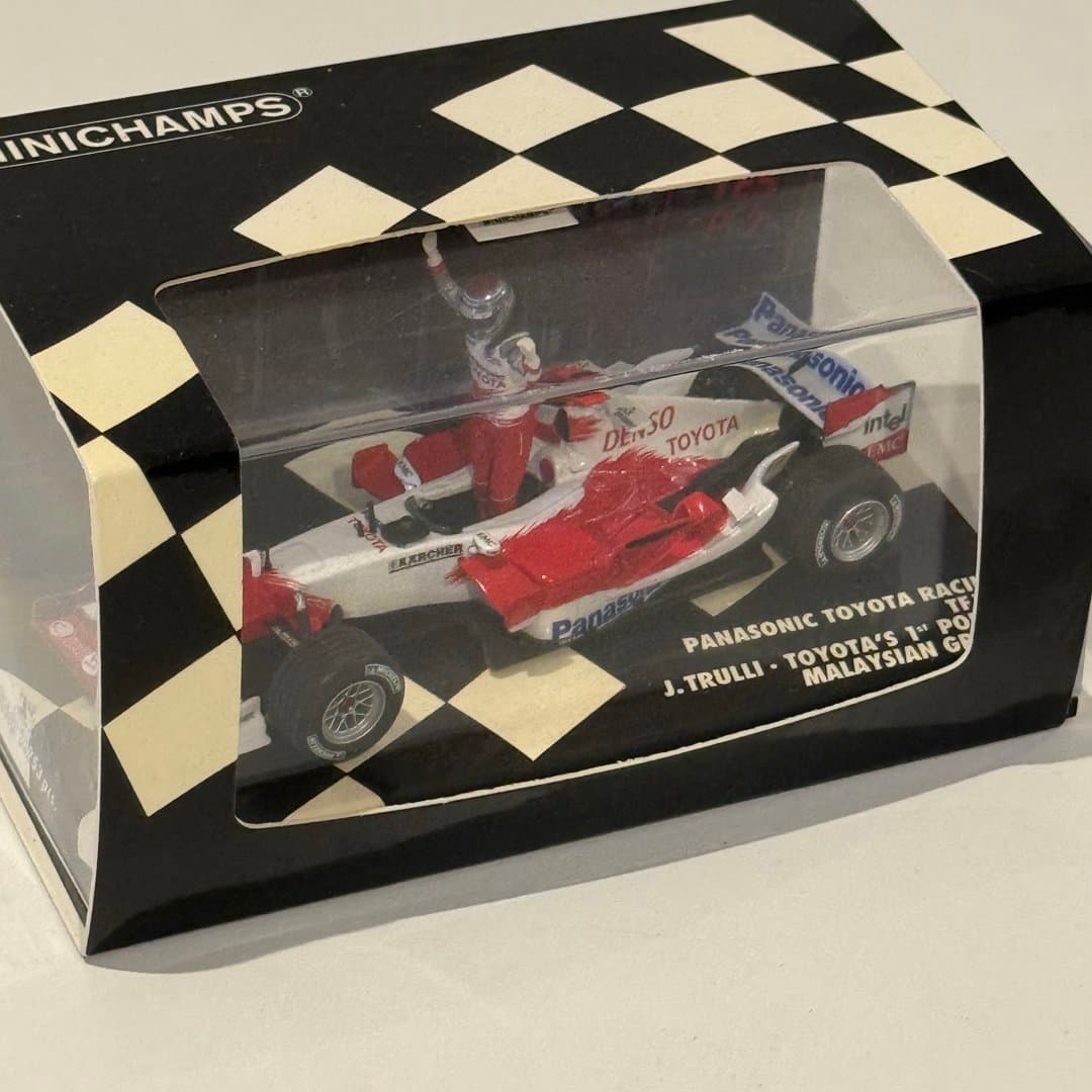 Minichamps diecast model of J. Trulli's Panasonic Toyota F1 car from its 1st Malaysian GP pole. - Photo 1