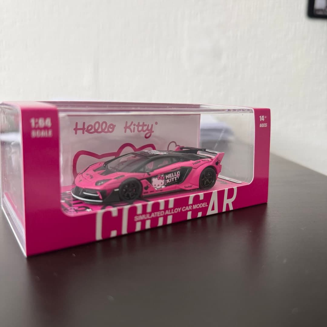 Pink Hello Kitty 1:64 scale simulated alloy car model for collectors