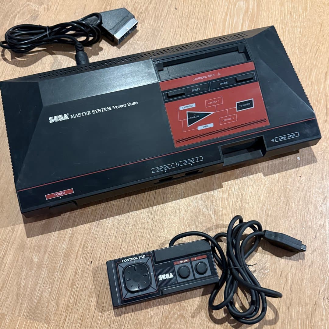 Vintage Sega Master System console with controller and SCART cable. - Photo 1