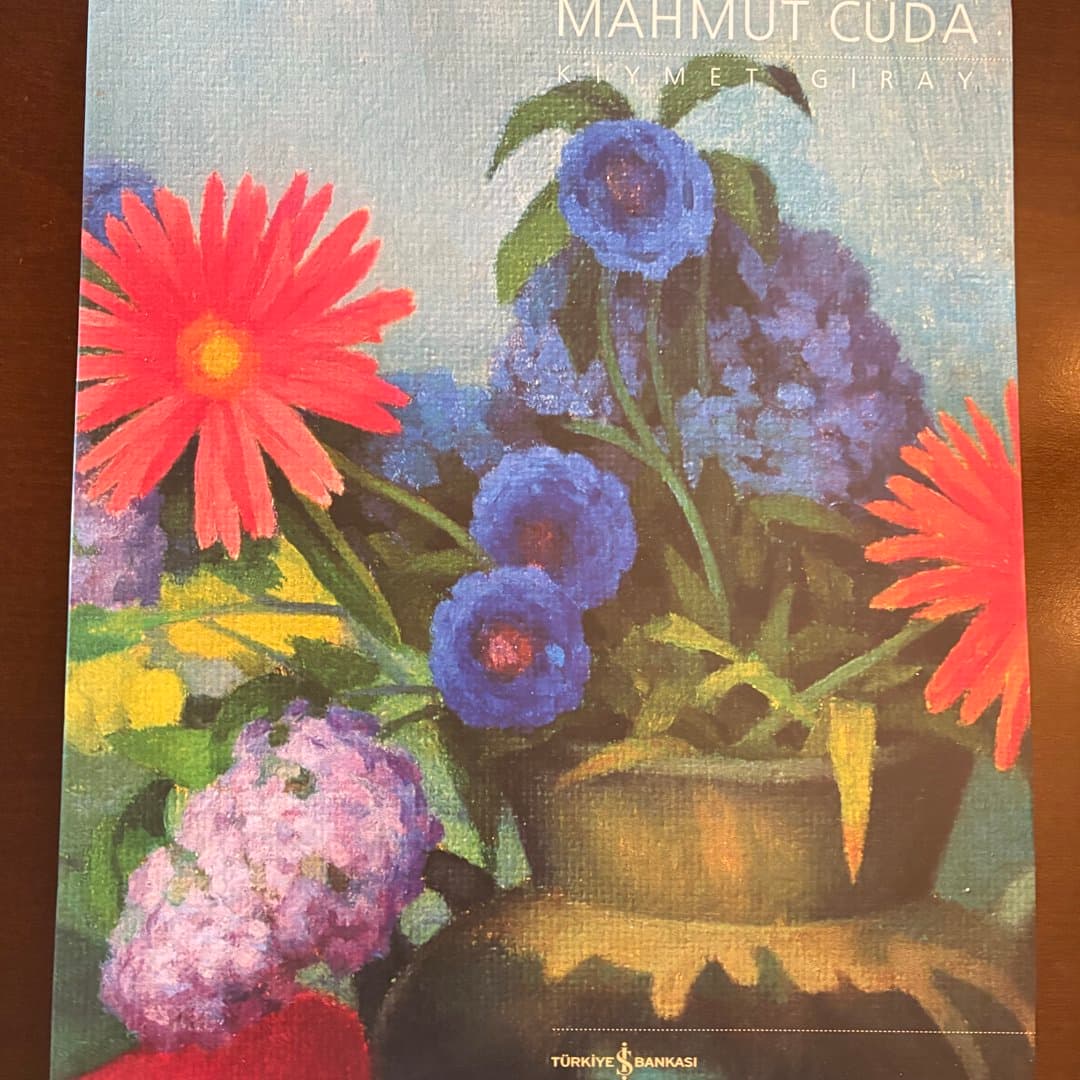 Art book featuring Mahmut Cüda's floral still life, published by Türkiye İş Bankası. - Photo 1