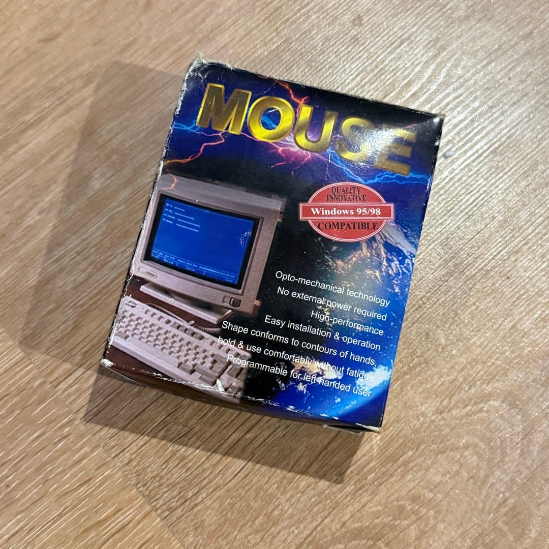 A vintage computer mouse in its original packaging, compatible with Windows 95/98, featuring opto-mechanical tech. - Photo 1