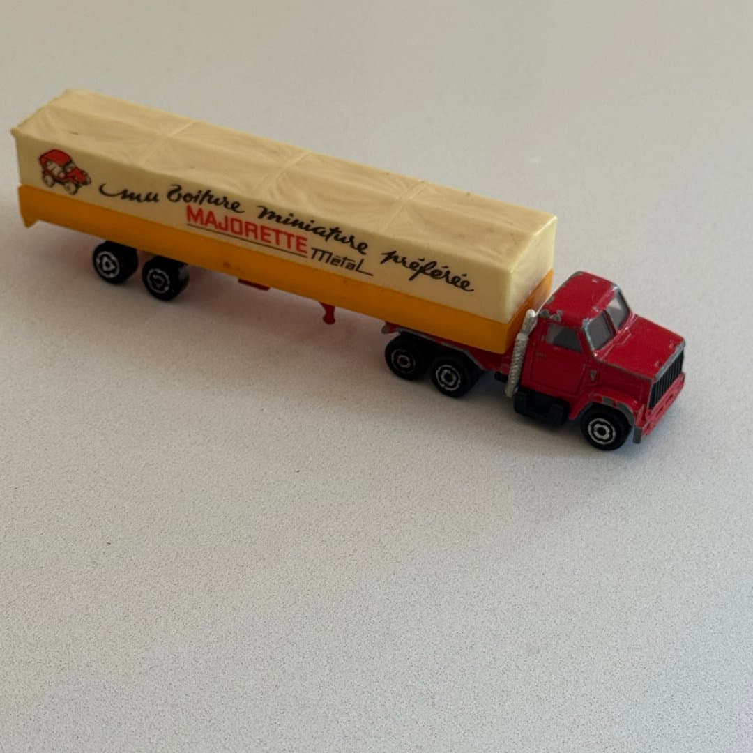 Vintage Majorette die-cast truck model, 3CH 1/100, made in France. - Photo 1