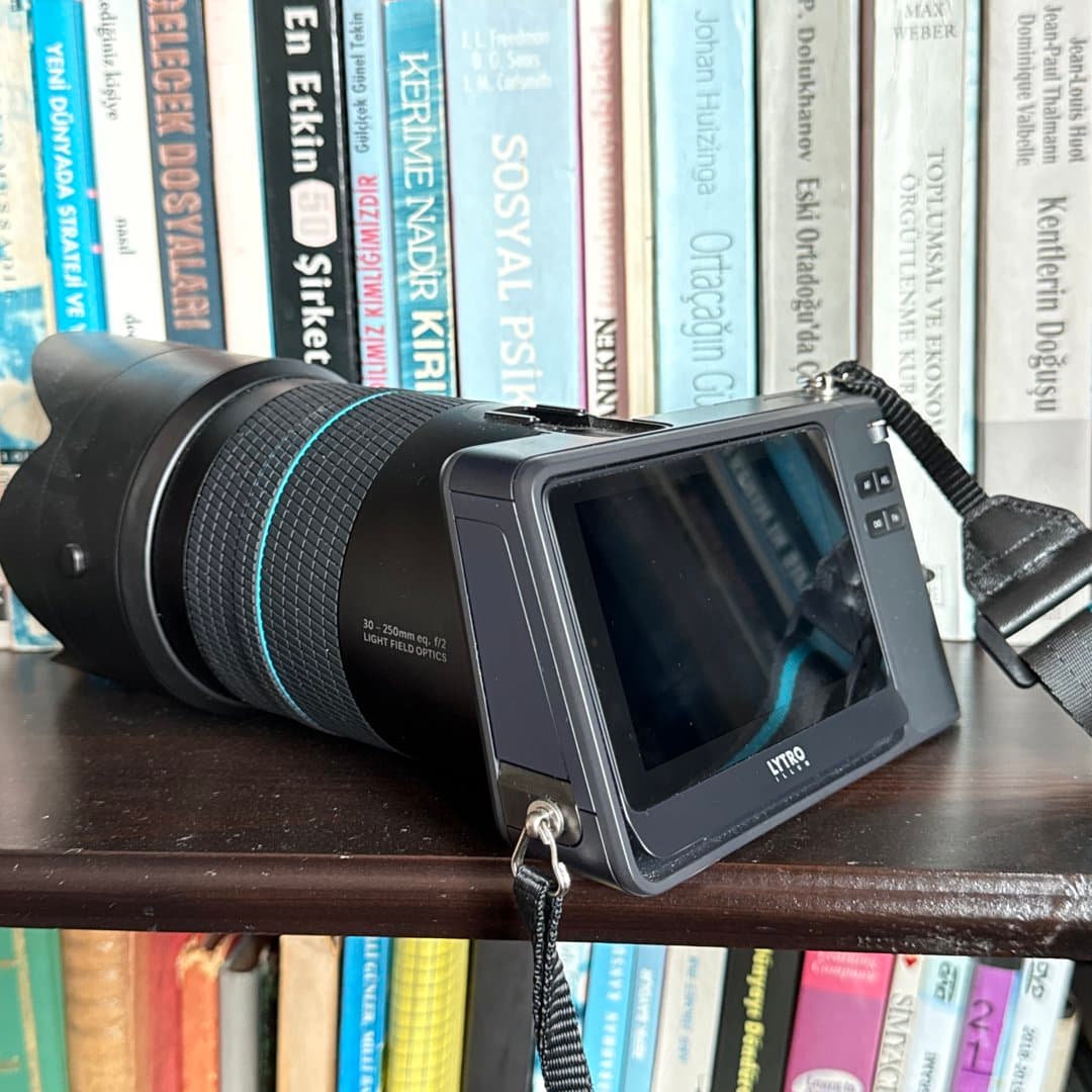 Lytro Illum light field camera, capturing refocusable images with depth data.