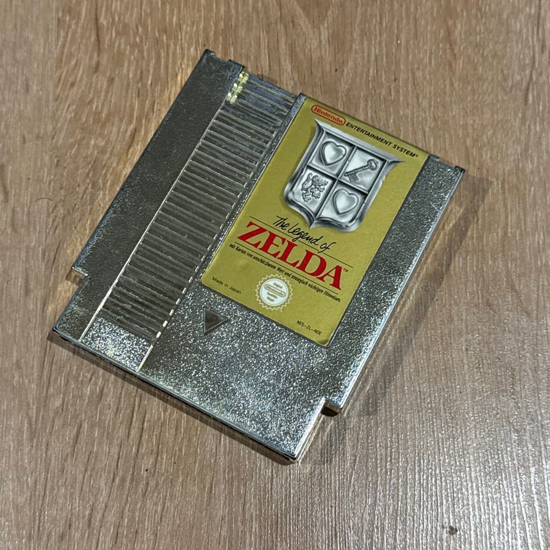 Vintage The Legend of Zelda NES game cartridge for Nintendo Entertainment System. - Photo 1