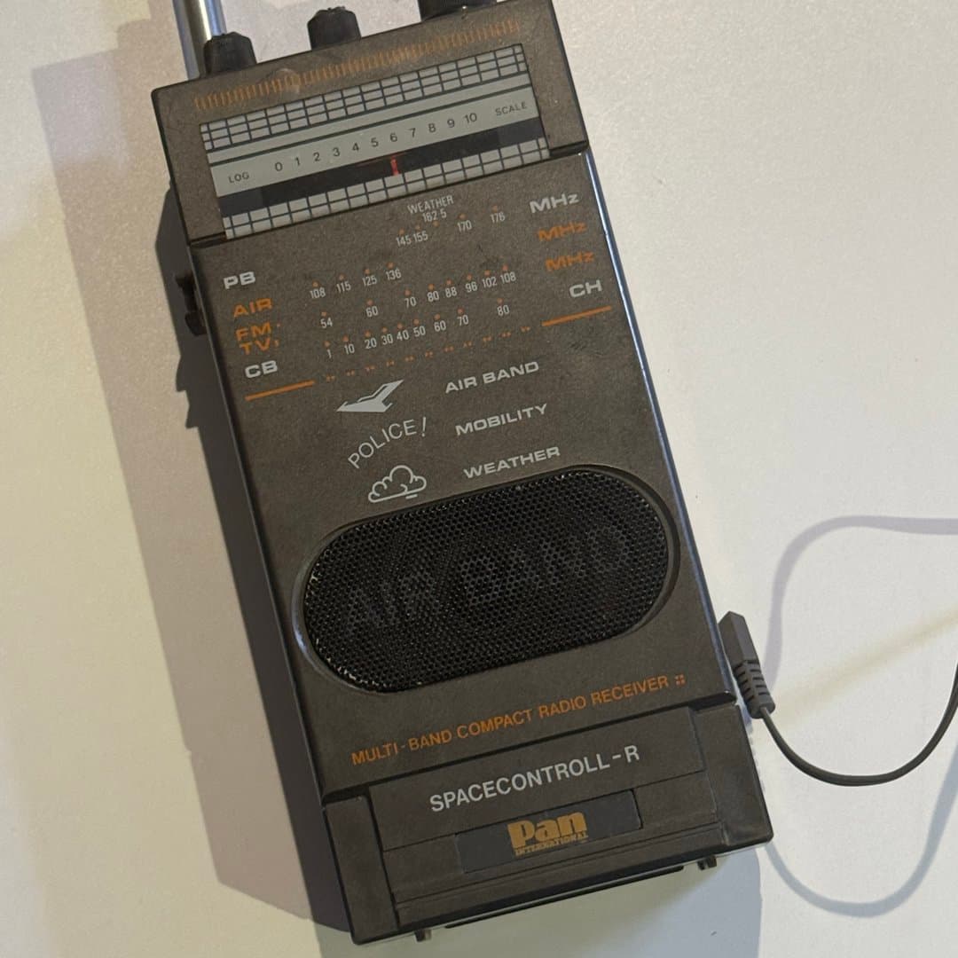 Vintage Pan Spacecontroll-R multi-band radio receiver for air, police, and weather monitoring - Photo 1